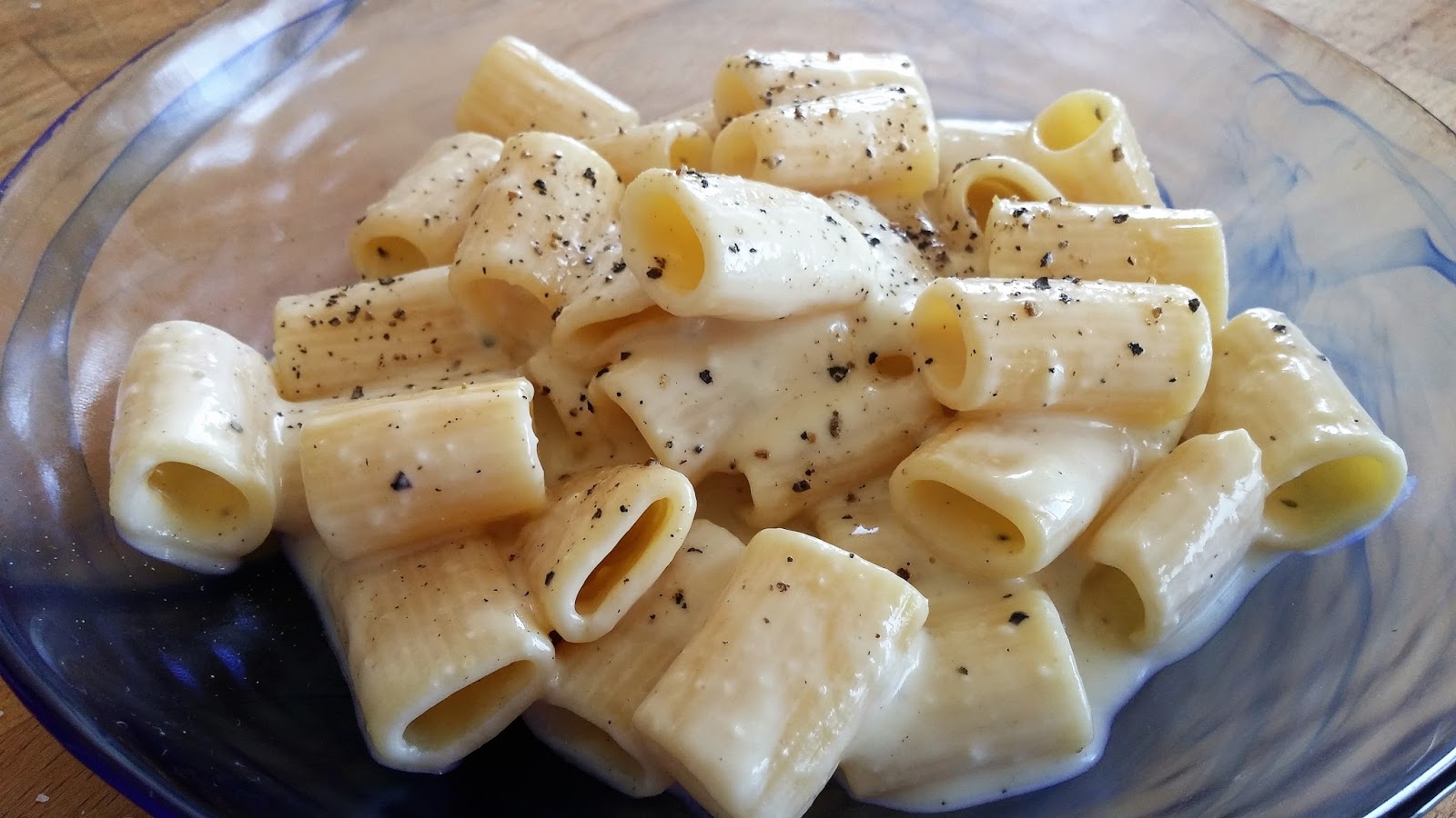 Maccheroni cacio e pepe vegan